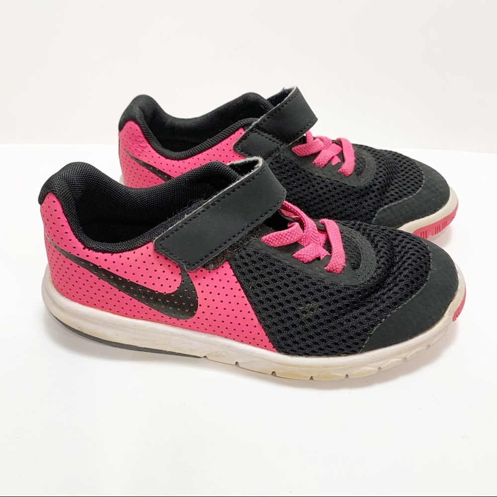 Nike’s girls size 11c